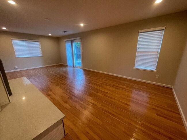 Building Photo - Central Davis Home