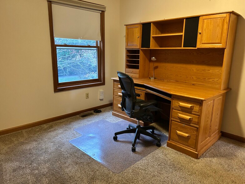 Building Photo - 840 Westlake Dr