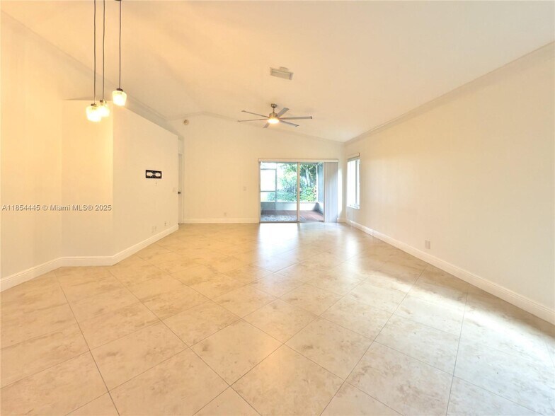 Building Photo - 1583 Presidio Dr