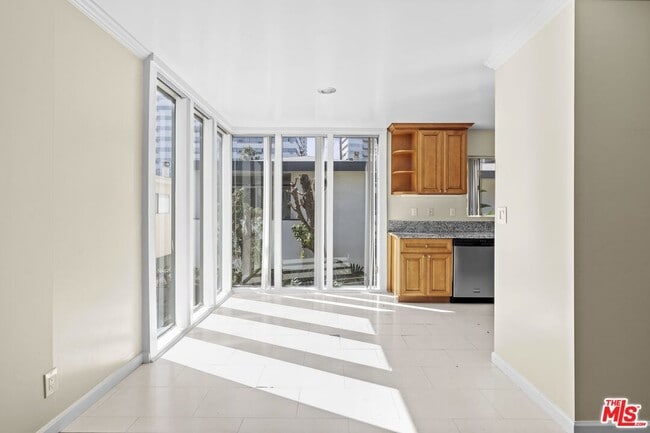 Building Photo - 1233 Barry Ave