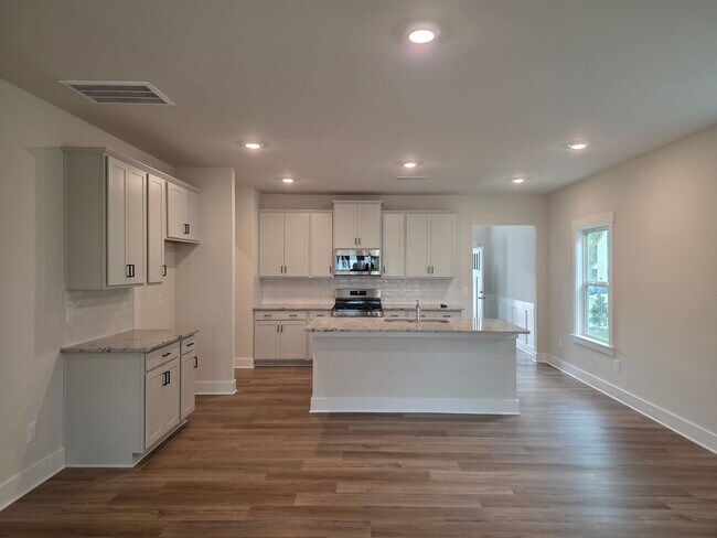 Building Photo - Spacious 4-Bedroom New Build in Ooltewah!