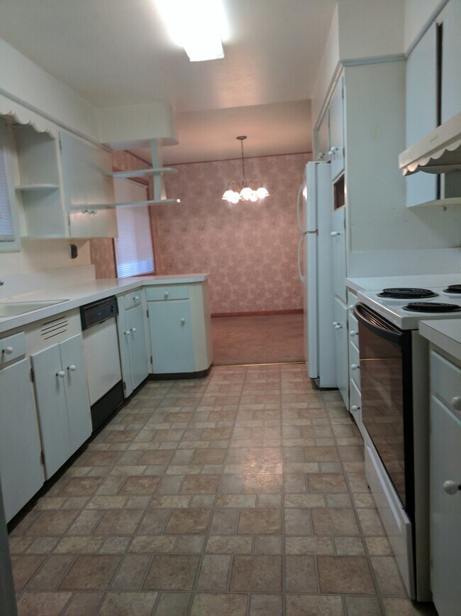 Building Photo - 3 Bedroom Ranch Style Home in the Centenni...