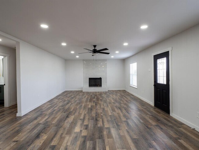 Building Photo - 375 Brown Rd