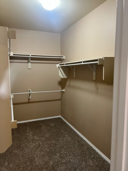 Building Photo - 4504 Red Robin Ct
