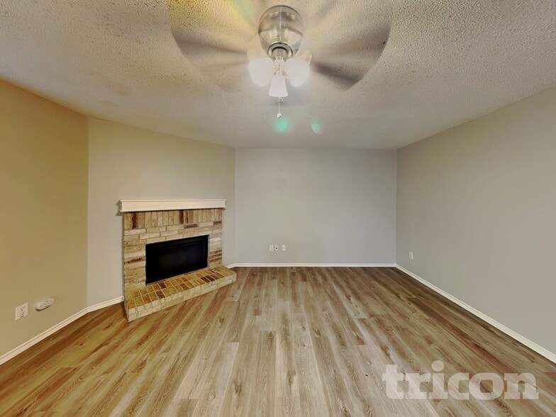 Building Photo - 2904 Crimson Clover Dr