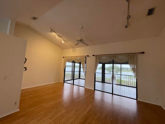 Building Photo - 10910 Lakemore Ln