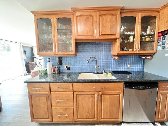 Building Photo - 2 Bed, 2 Bath Condo Near Retro Row!