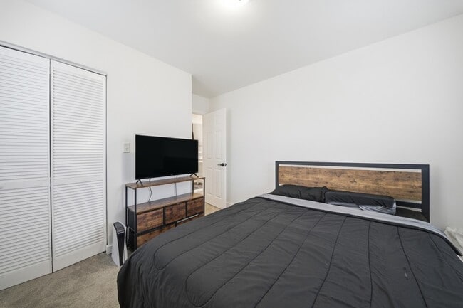 Building Photo - 913 Dandridge Dr