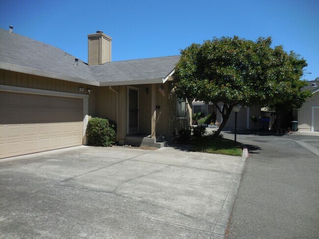 Primary Photo - Spacious 2-Bedroom, 2-Bath Single-Story Du...