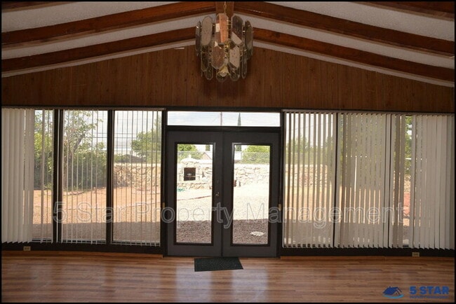 Building Photo - 6106 Tejas Dr