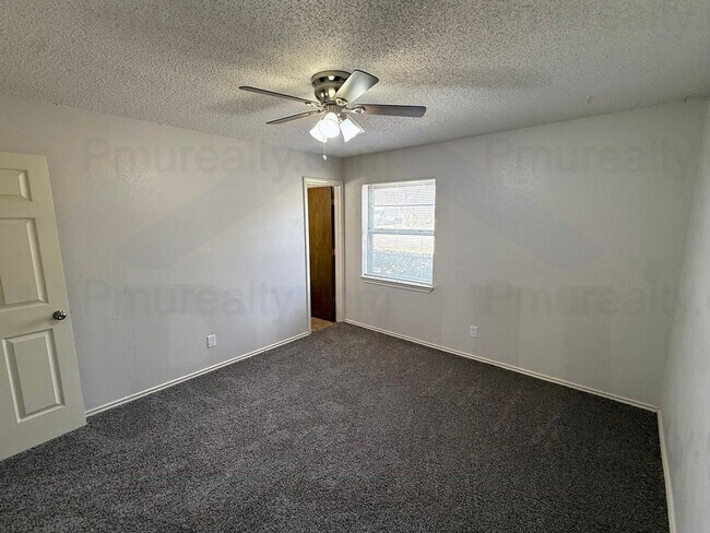 Building Photo - AVAILABLE NOW!!! Lovely 3-Bedroom 1.5-Bathroom in Duncanville - Two blocks from the Duncanville H...