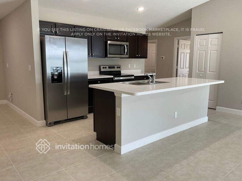 Building Photo - 982 Carver Rd SE