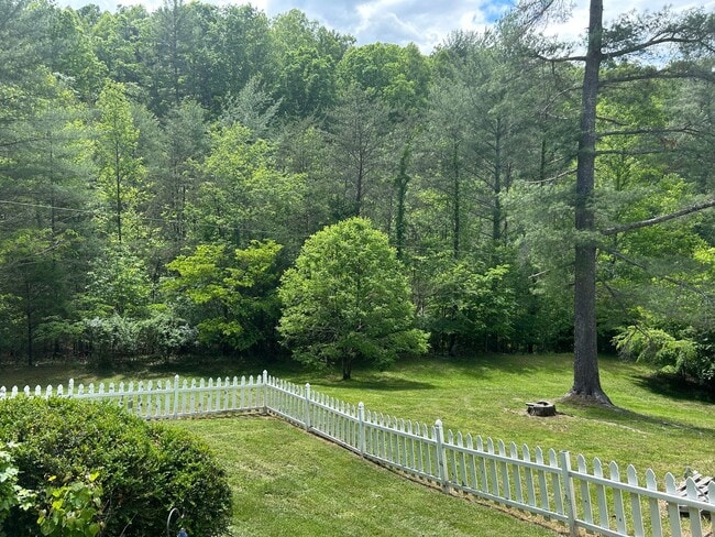 Building Photo - Charming Split-Level Home with Spacious Yard & Modern Updates – Ideal Location!