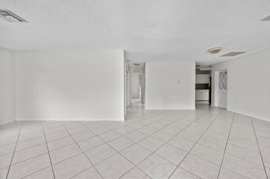 Building Photo - 1828 N Palmway