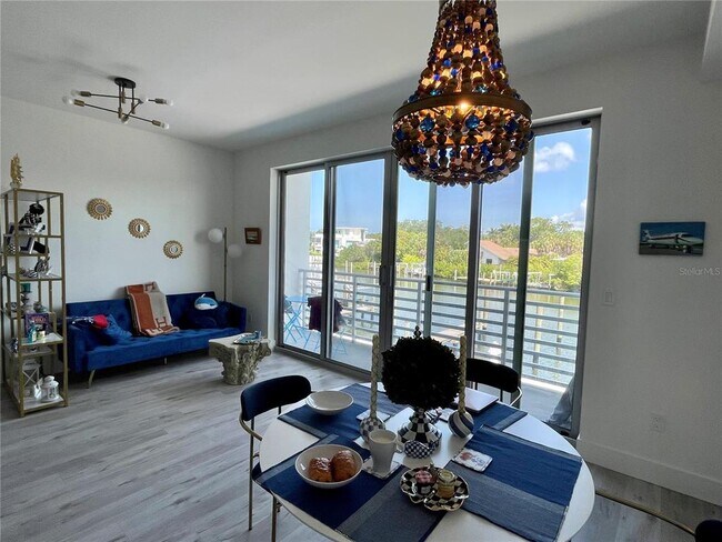 Building Photo - 1709 N Tamiami Trl