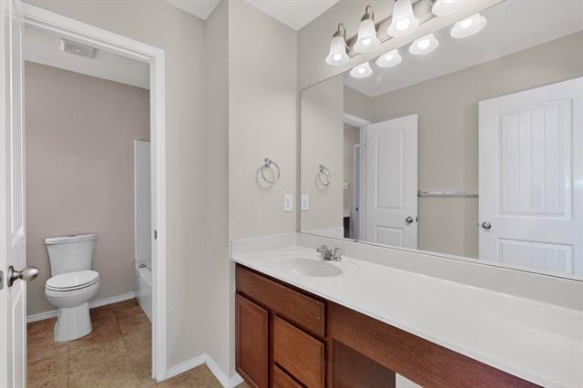 Building Photo - 2224 Loreto Dr