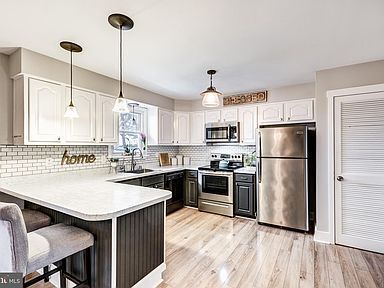 Building Photo - Meticulously maintained 2 bed 2 bath home