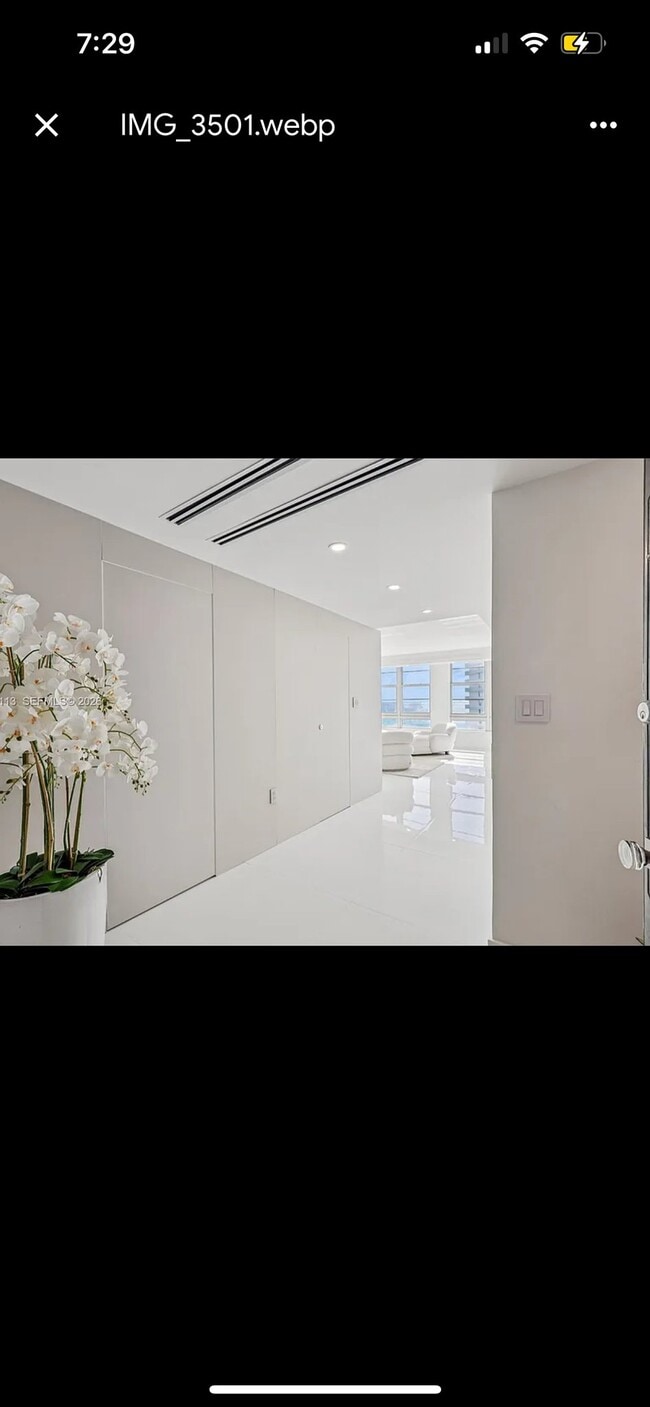 Building Photo - 5660 Collins Ave