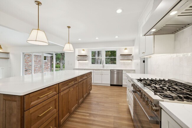 Building Photo - Completely renovated ranch 4BR/4BA ranch h...