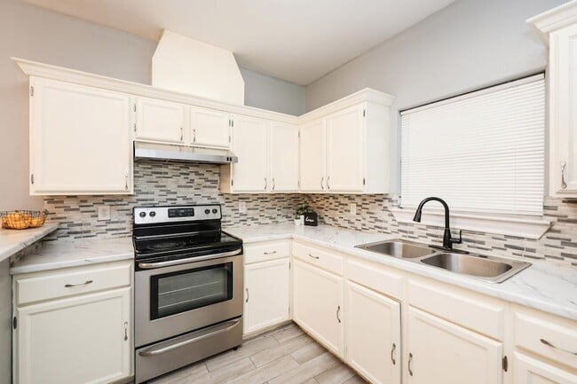 Building Photo - 205 W San Carlos St