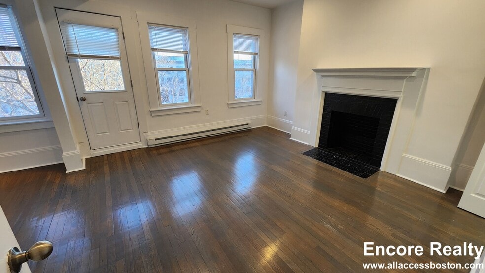 Building Photo - 1404 Beacon St