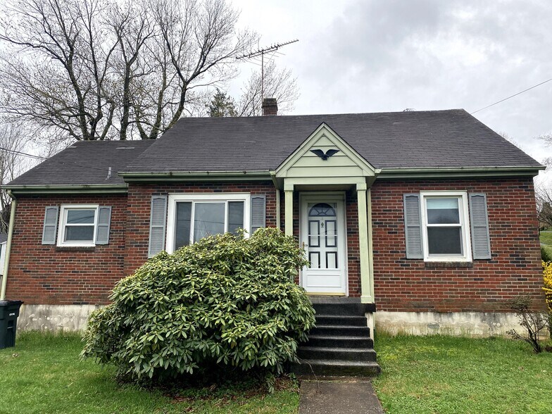 Front of house - 1407 Fort Manor Dr