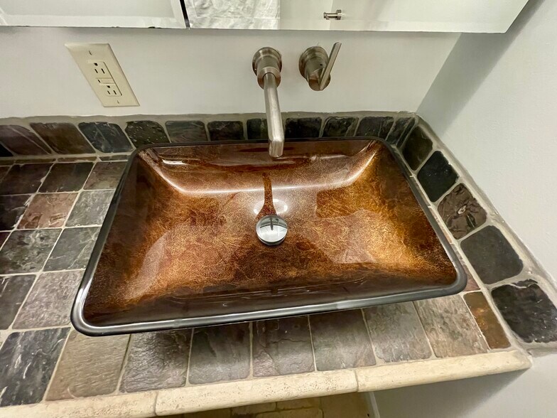 Building Photo - 24 Forest Hills Dr