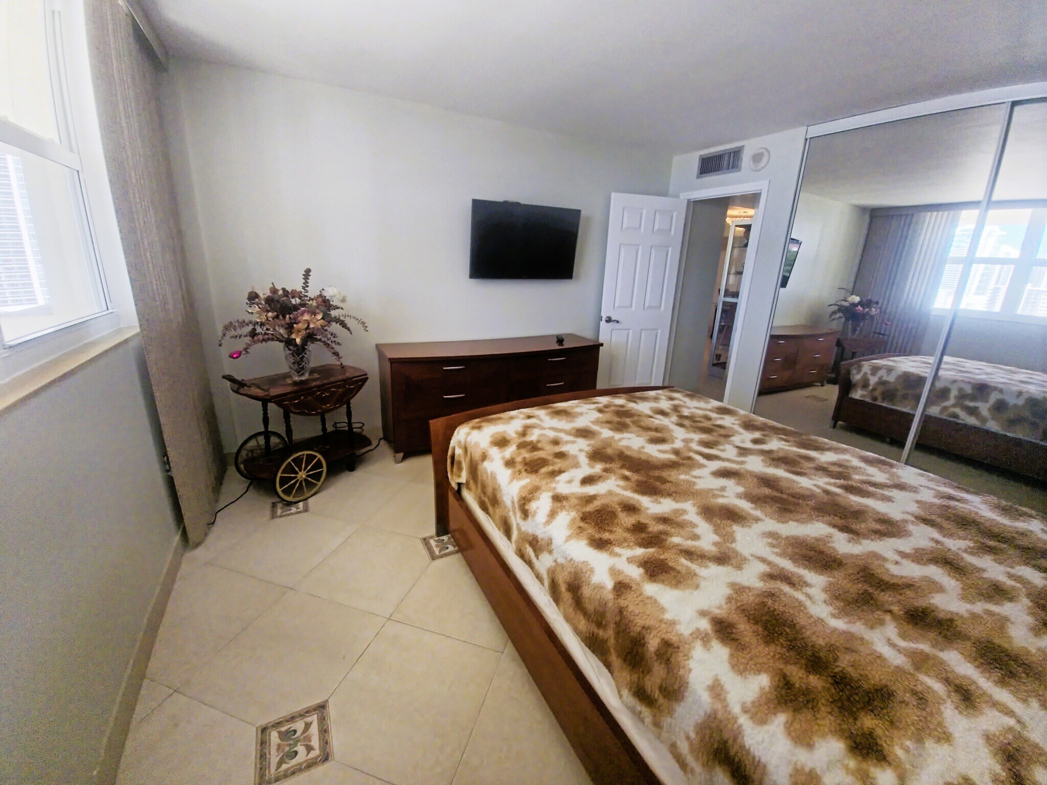 Building Photo - 1833 S Ocean Dr