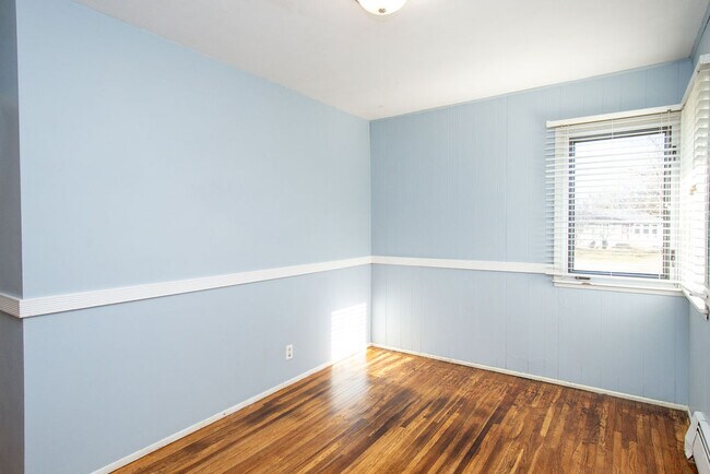 Building Photo - 206 5th Ave E