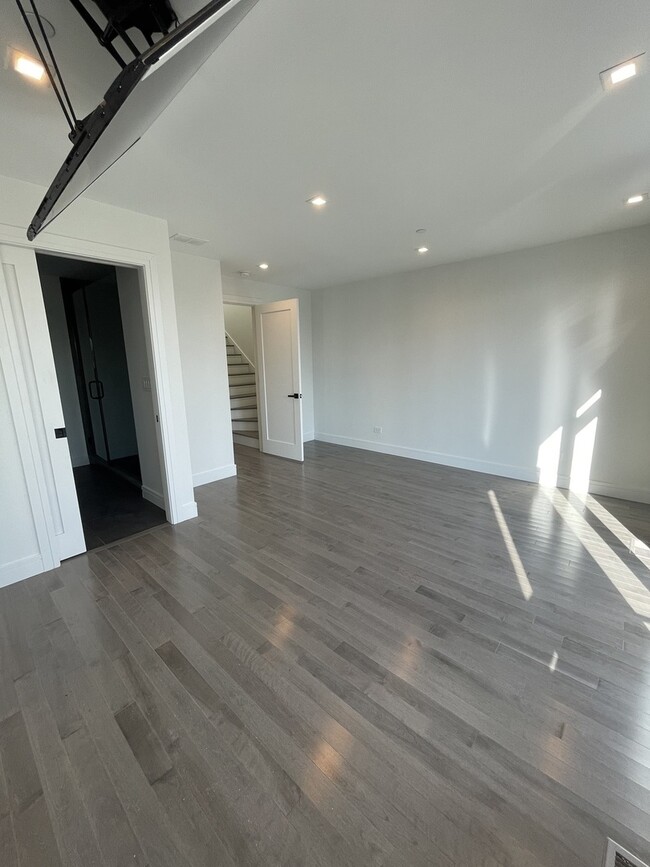 Building Photo - 719 N Elizabeth St