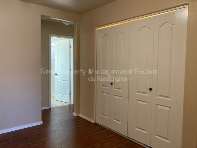 Building Photo - 4059 E Carla Vista Dr