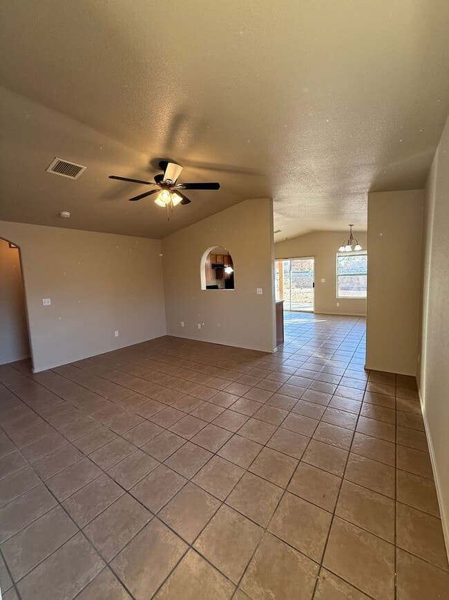 Building Photo - 4 Bedroom, 2 Bathroom House Available Now!