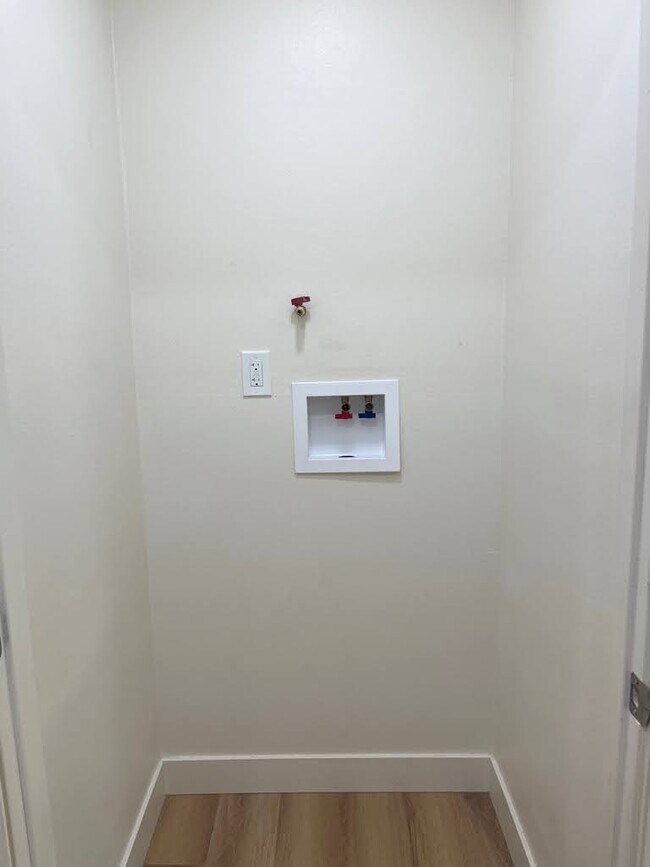 Building Photo - 1417 N Pennsylvania Ave