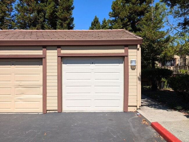 Building Photo - 141 Tuscany Ct