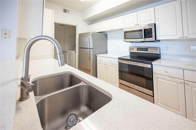 Building Photo - 5554 Metrowest Blvd