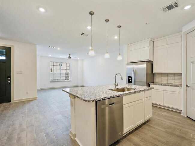 Building Photo - 543 Eiseley Dr