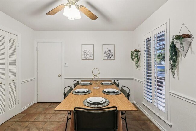 Building Photo - 11500 Sterlinghill Dr