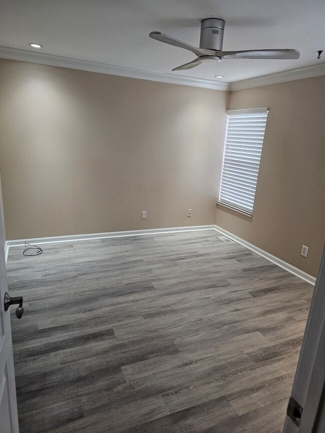 Building Photo - Wonderfully Remodeled Tri Level 3BR/2BTH S...