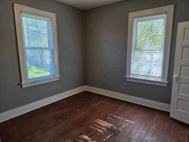 Building Photo - 2-Bedroom, 1-Bathroom Home with Basement – $1,295/Month