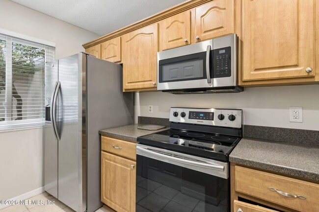 Building Photo - 7623 Baymeadows Cir W