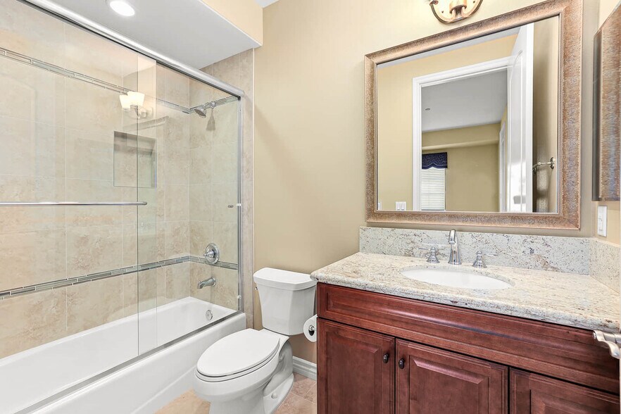 Bedroom 2 bath - 808 S Golden W Ave