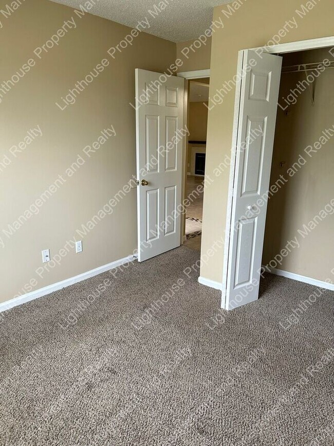 Building Photo - Beautiful Home Just Minutes to NAS JAX & 295 Large Fenced Backyard