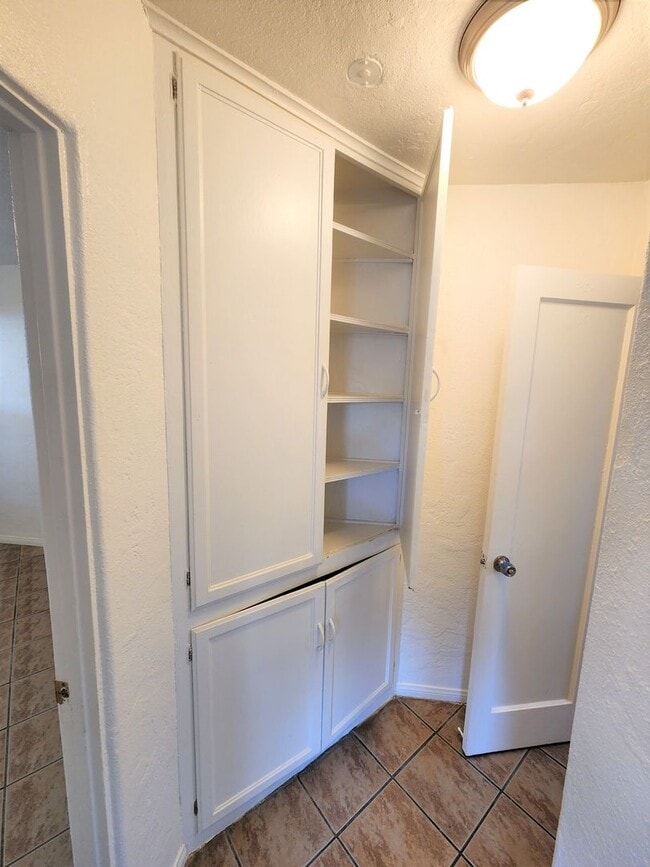 Building Photo - 1bd/1ba Apt with Private Patio, Near Navy Base, Available Now!