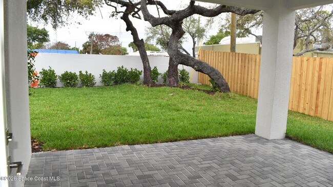 Building Photo - 414 Grove Ln