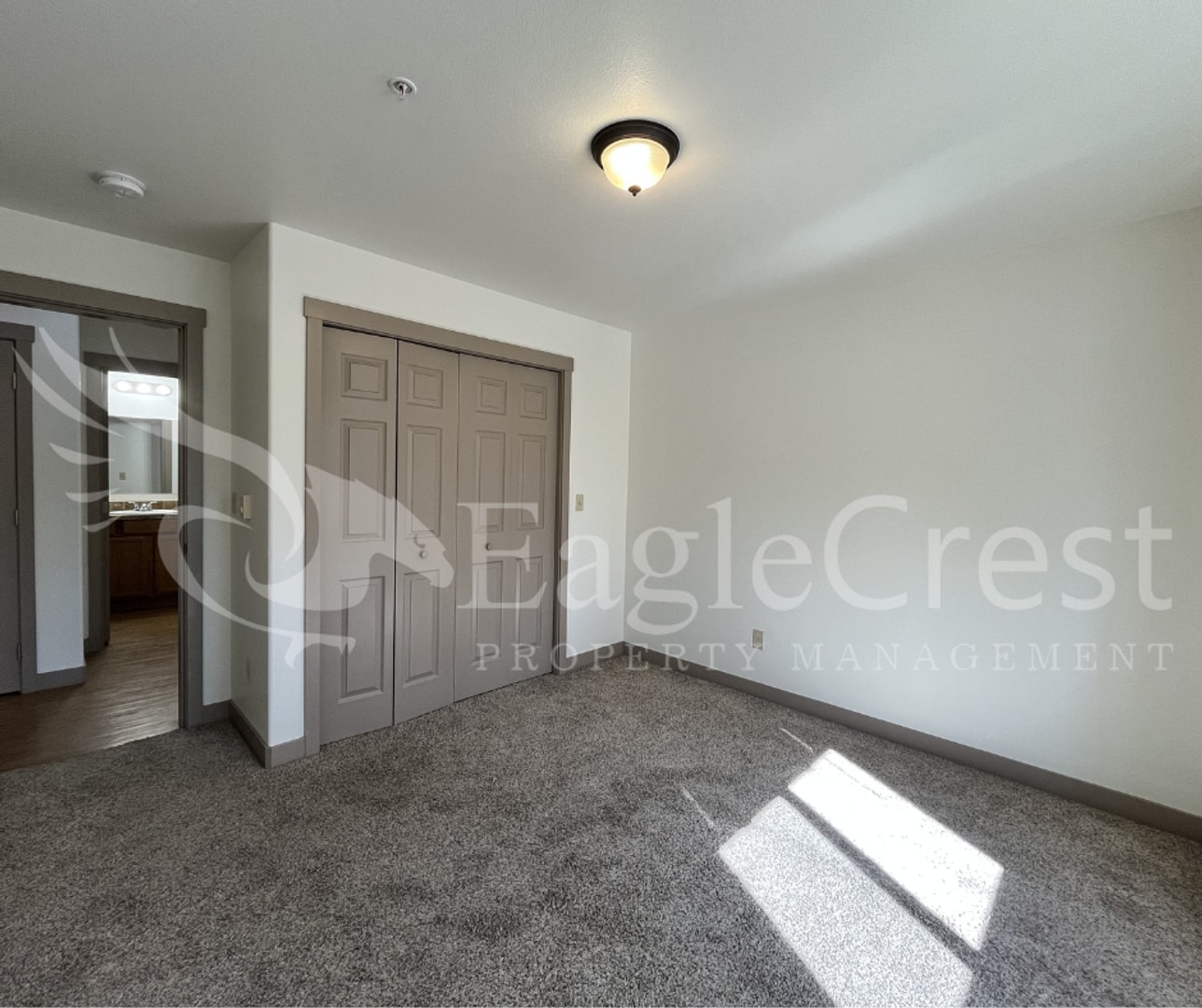 Building Photo - 3rd Floor Two Bedroom, One and a Half Bathroom Unit With View