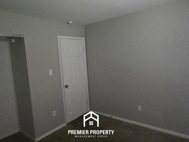 Building Photo - Stunning 3BR/2BA Florissant Home with Fireplace, 2-Car Garage & Fenced Yard!
