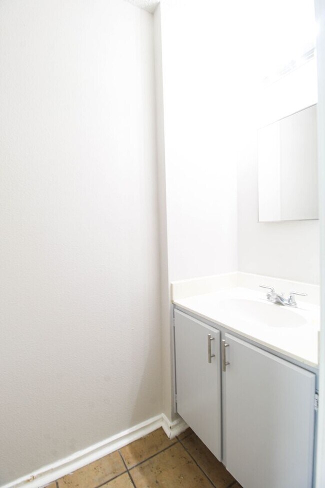 Building Photo - 5515 Kenton Bluff