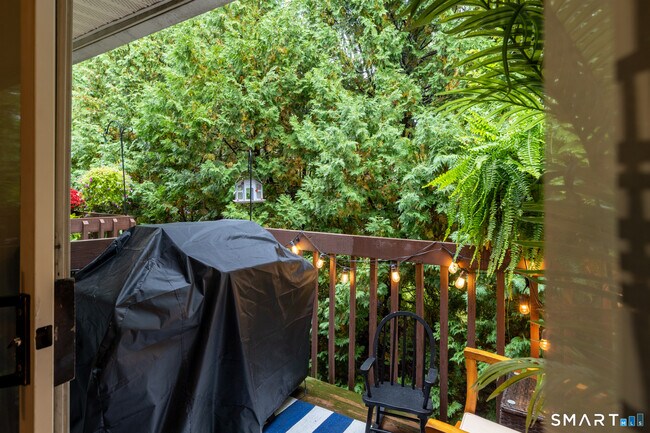 Building Photo - 410 Farmington Ave