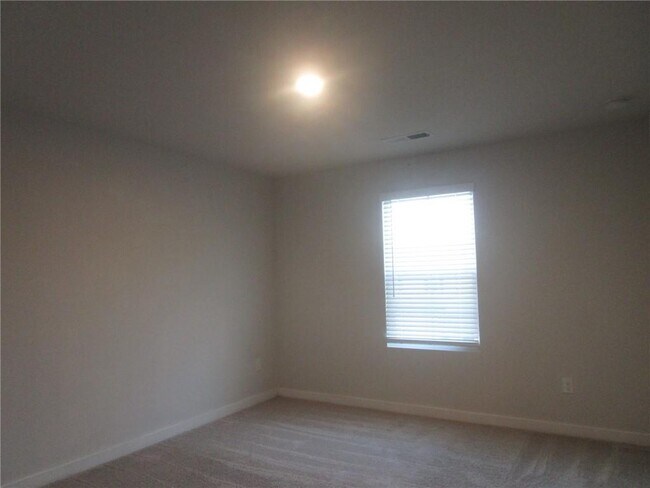 Building Photo - 5169 Un Hts Wy