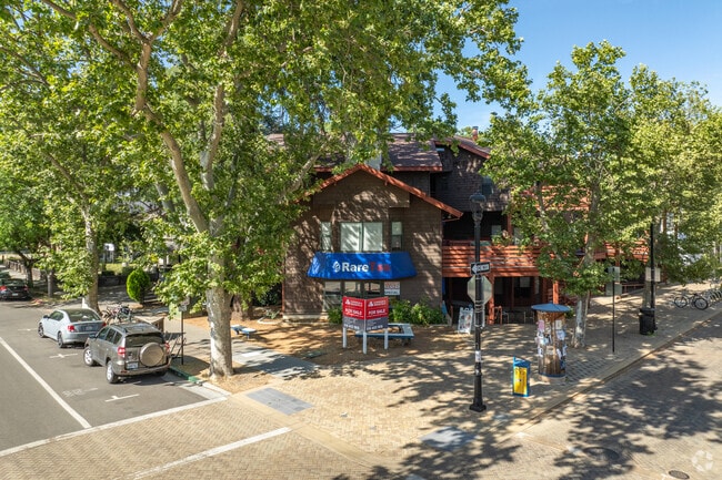 Building Photo - 207 3rd St